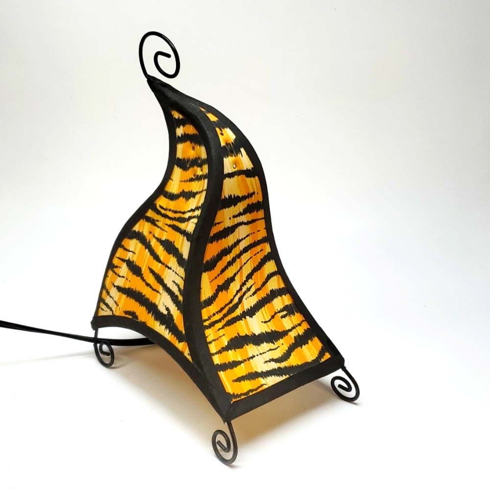 Middle Eastern Style Tiger Pattern Design Table Lamp EUC - Picture 4 of 13